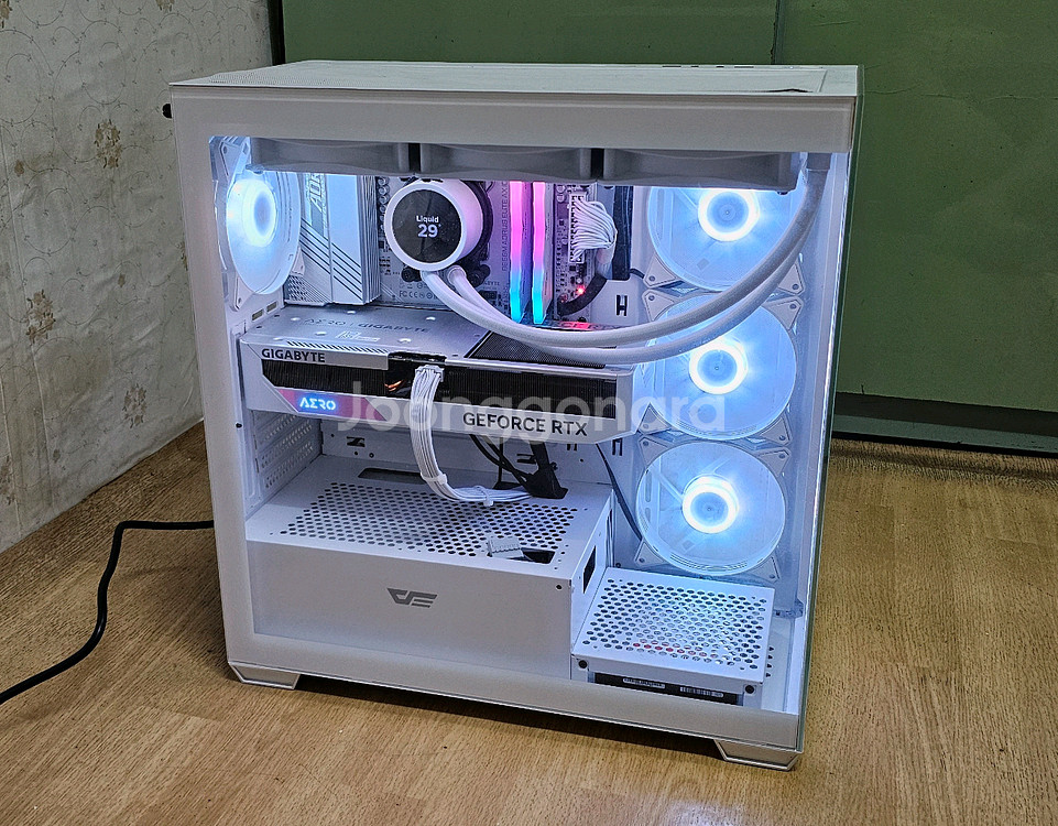 AMD 라이젠 7 7800X3D 게이밍 본체 판매합니다--1