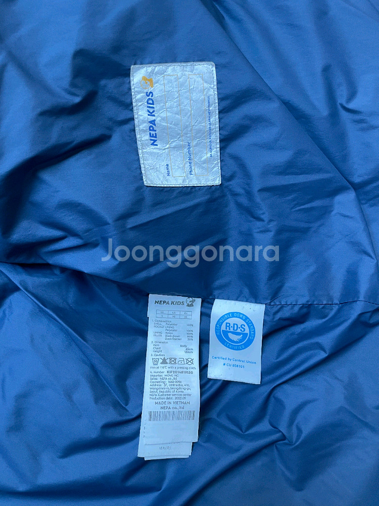 네파 키즈 패딩 130사이즈 판매합니다. 투톤 색상으로 남아 여아 모두 잘 어울립니다. RDS 인증 받은 제품이라--4