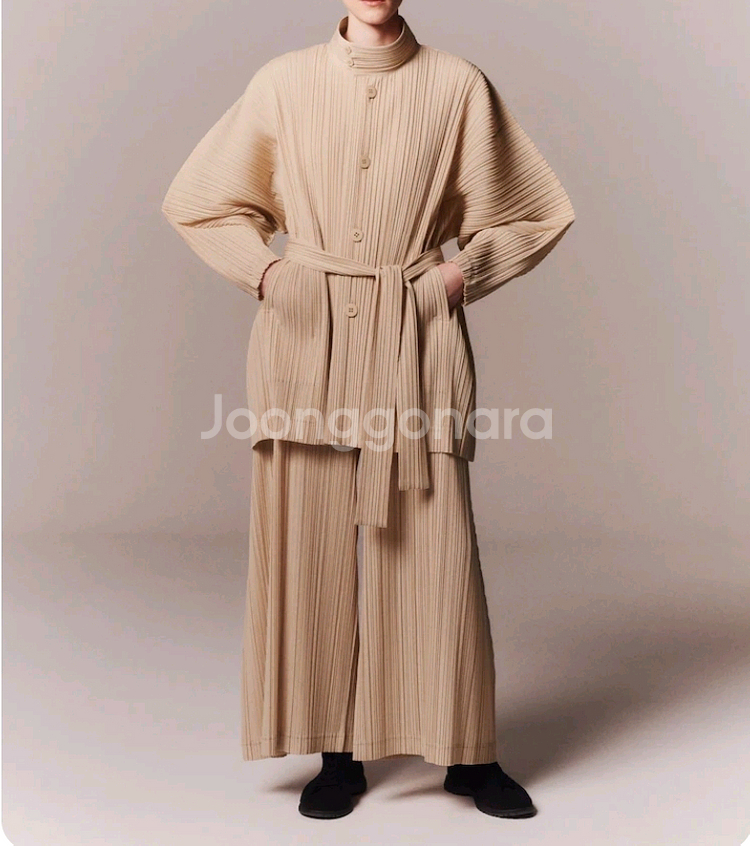 이세이미야케 플리츠플리즈 코트 울 플리츠 코트 라이트 베이지 3사이즈--3