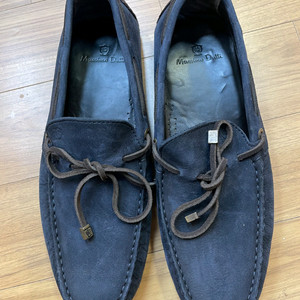 Massimo Dutti 남성 로퍼 판매합니다. 네이비 색상의 고급스러운 디자인이 돋보입니다. 사이즈 문의 주시면