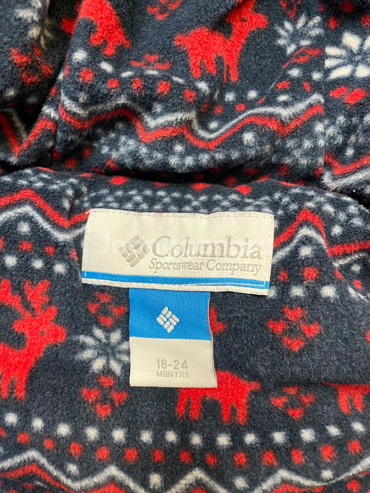 콜롬비아 아기 우주복 24M 판매합니다. 네이비 색상에 모자에 귀여운 귀가 달려있습니다. 사이즈는 80-90 정도--5