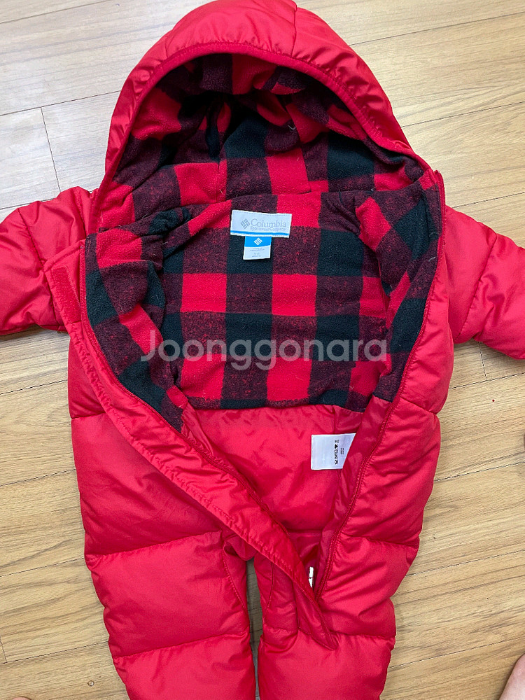 콜롬비아 아기 우주복 6M 사이즈 판매합니다. 55~65cm 아기들에게 잘 맞아요. 쨍한 빨간색이라서 아기 얼굴이--3