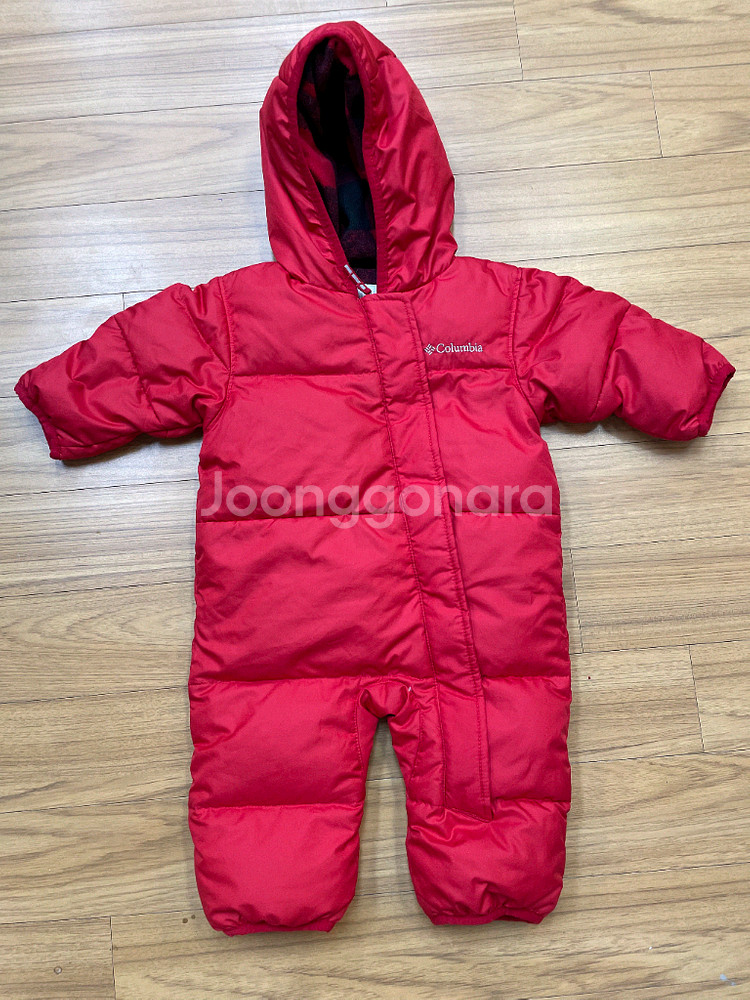 콜롬비아 아기 우주복 6M 사이즈 판매합니다. 55~65cm 아기들에게 잘 맞아요. 쨍한 빨간색이라서 아기 얼굴이--0