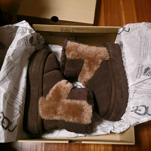 정품 미국 어그 칠라피크 부츠 번트 시더 us7 새제품