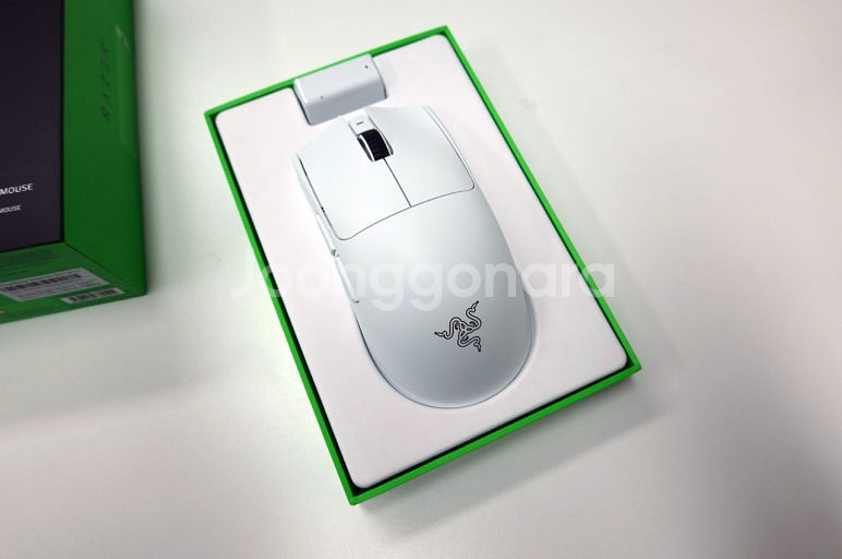 레이저 VIPER V3 PRO 화이트 에디션--1