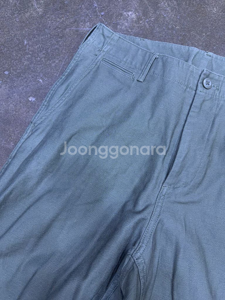 무신사스탠다드 백사틴 와이드 오피서 팬츠 카키 31--6