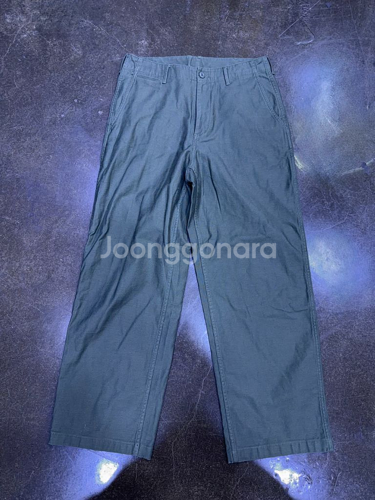 무신사스탠다드 백사틴 와이드 오피서 팬츠 카키 31--3