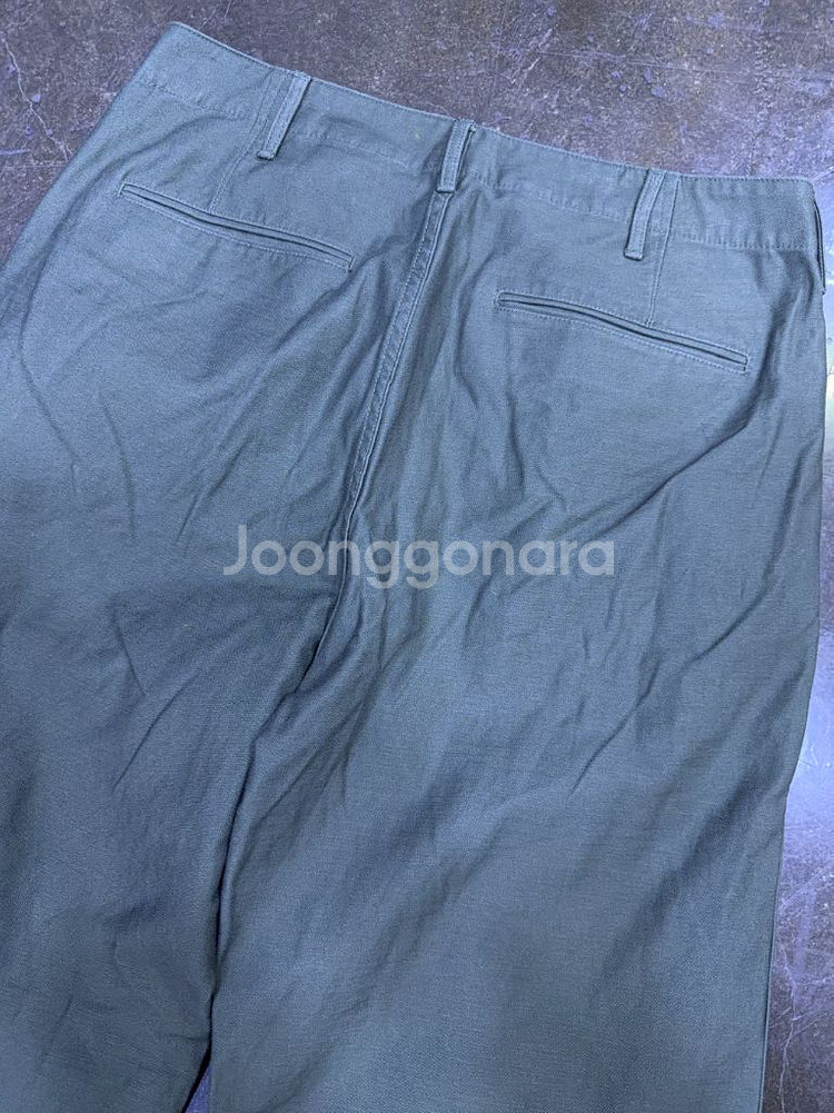 무신사스탠다드 백사틴 와이드 오피서 팬츠 카키 31--8