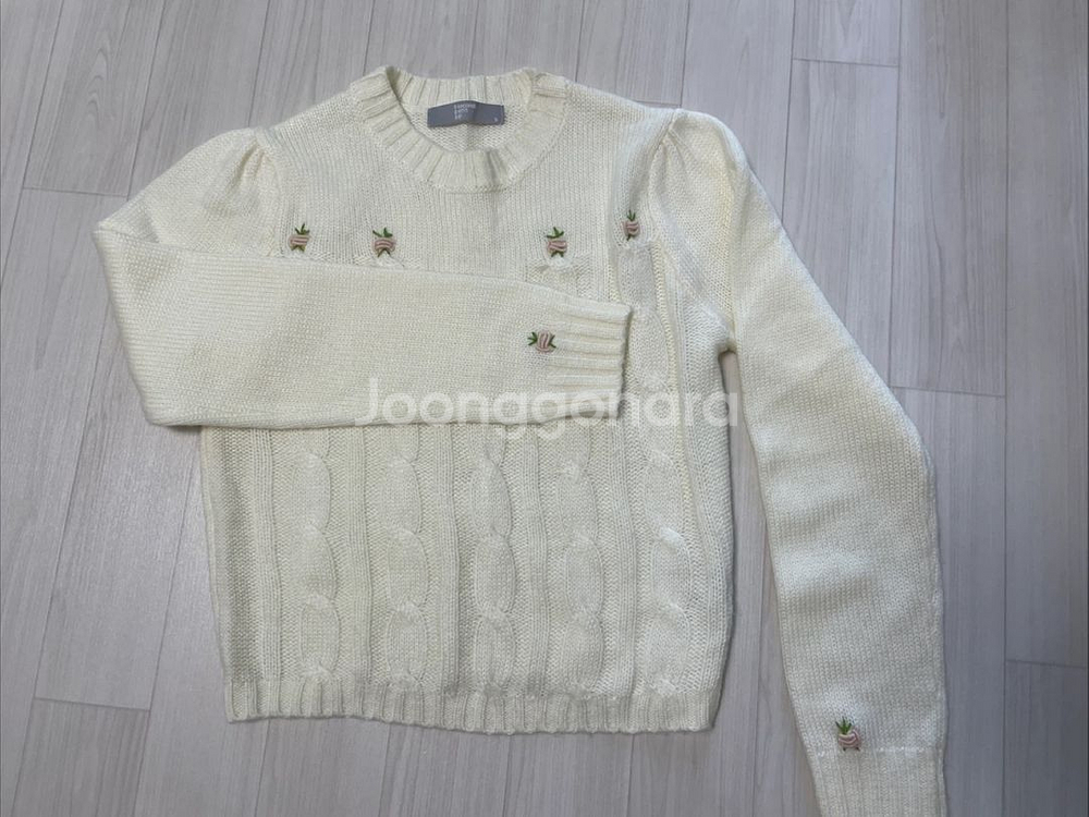 플라워 자수 니트 스웨터--0