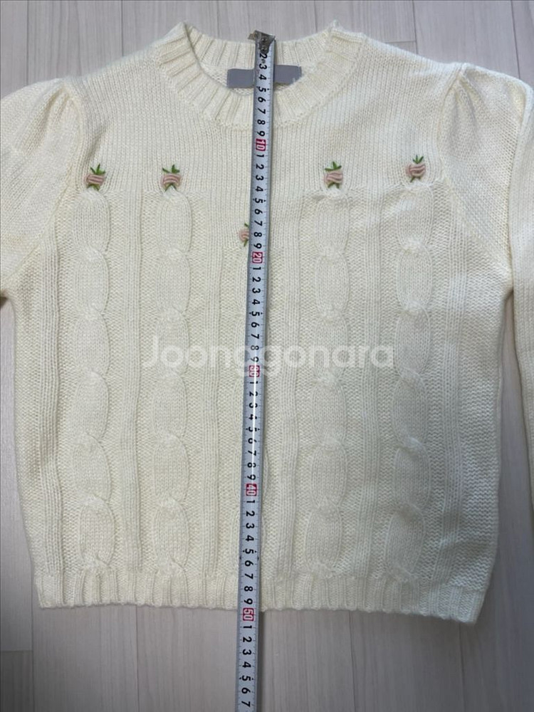 플라워 자수 니트 스웨터--5