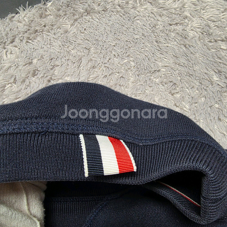 [클로젯][2][백화점판]톰브라운 사선완장 맨투맨--8