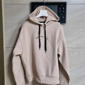 데상트 에어브러쉬 후드티