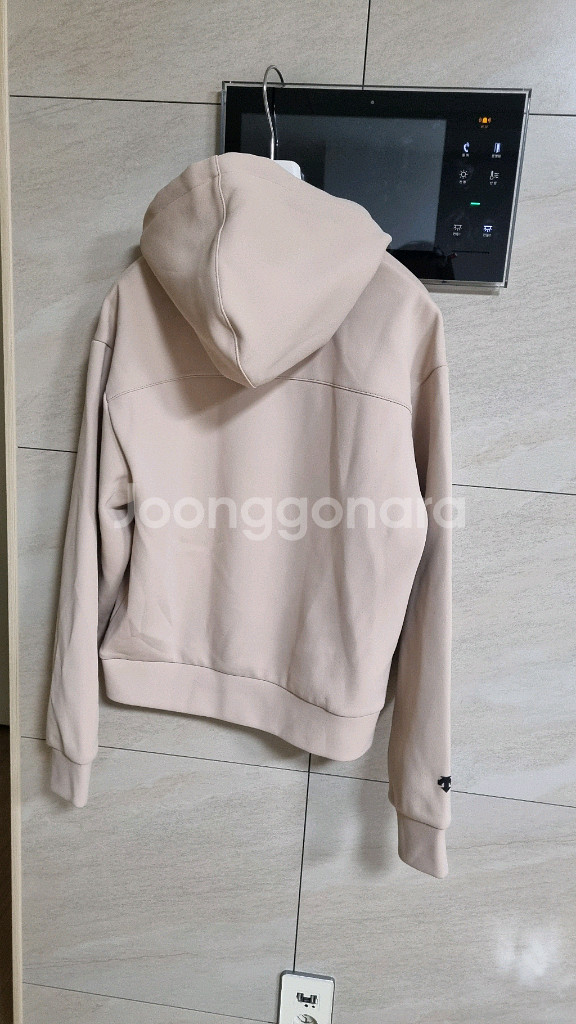 데상트 에어브러쉬 후드티--3