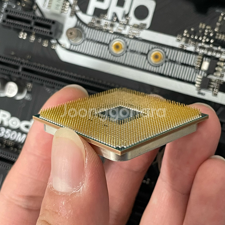 AMD RYZEN 7 5700X 3D--4