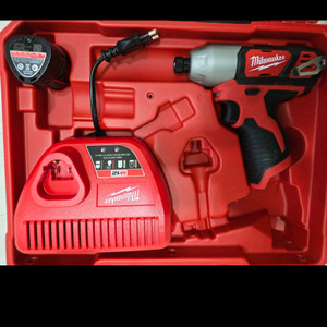 12v 밀워키 전동공구(배터리2,충전기1포함)