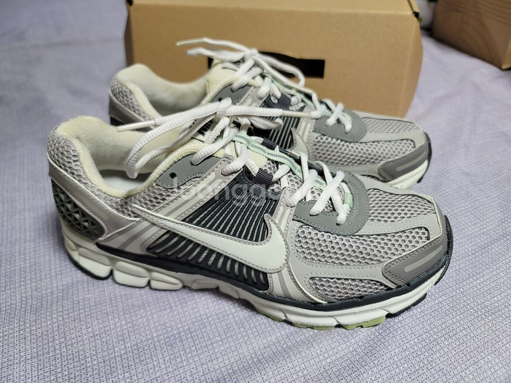 나이키 보메로5 코블스톤팝니다..--2