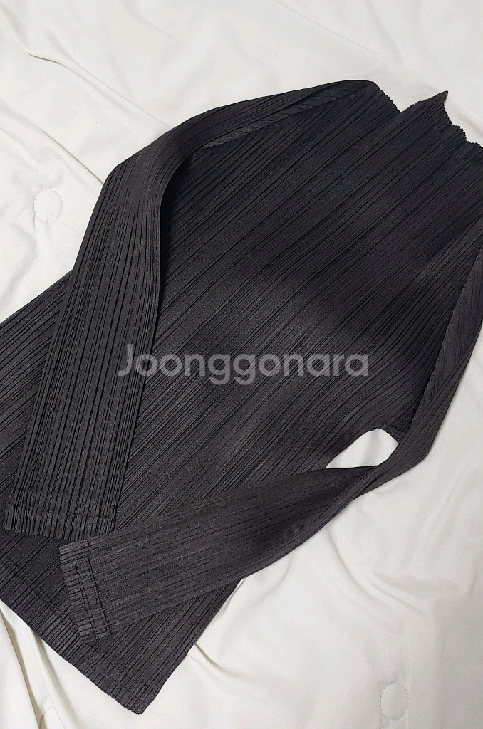 오늘만할인 플리츠플리즈 - 24년 DECEMBER 탑 (블랙브라운)--1