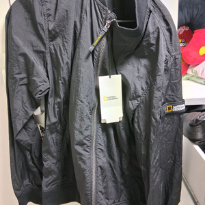 내셔널지오그래픽 바람막이 잠바.2번째 사진 프로패스 사주시는분은 옷 드립니다.