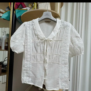 여름 블라우스 두개(바이탈사인, 헬더)