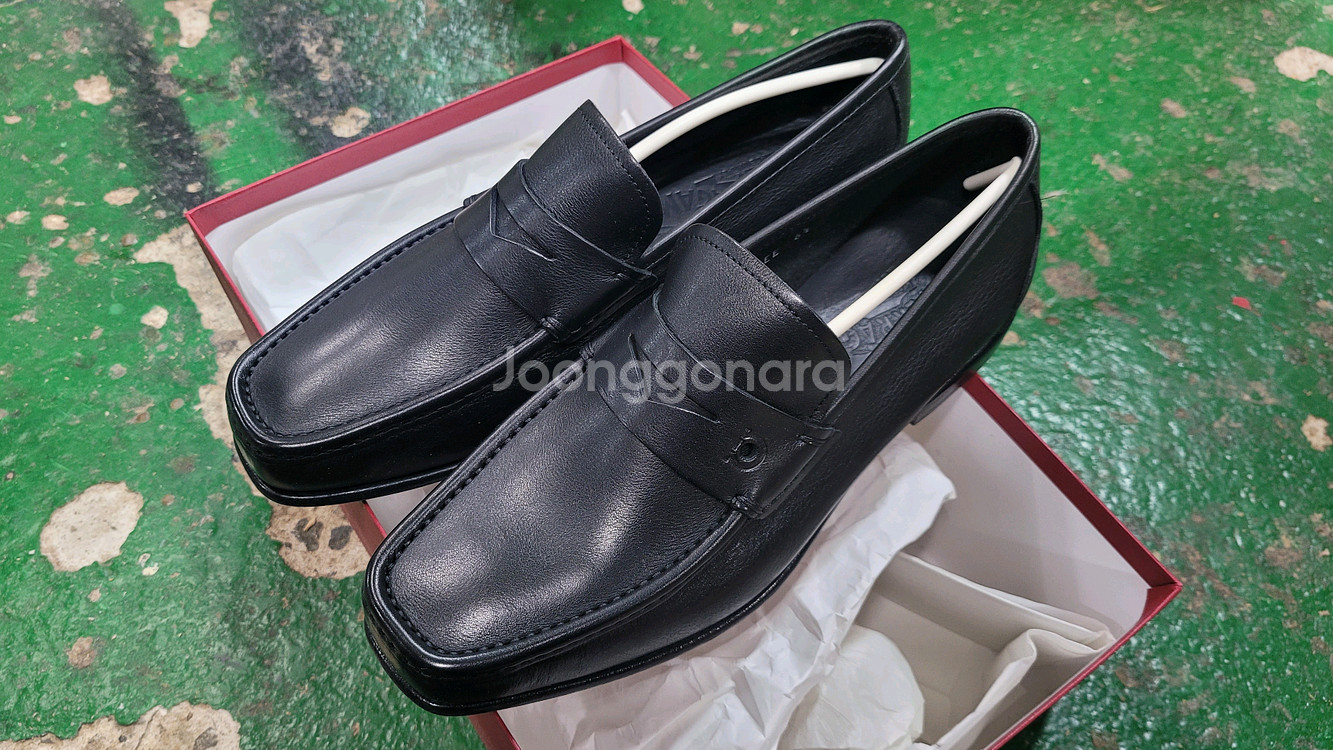 페라가모 로퍼 새제품 6 1/2 EEE--0