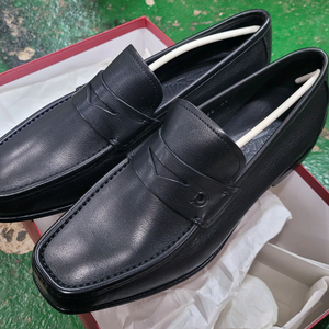 페라가모 로퍼 새제품 6 1/2 EEE