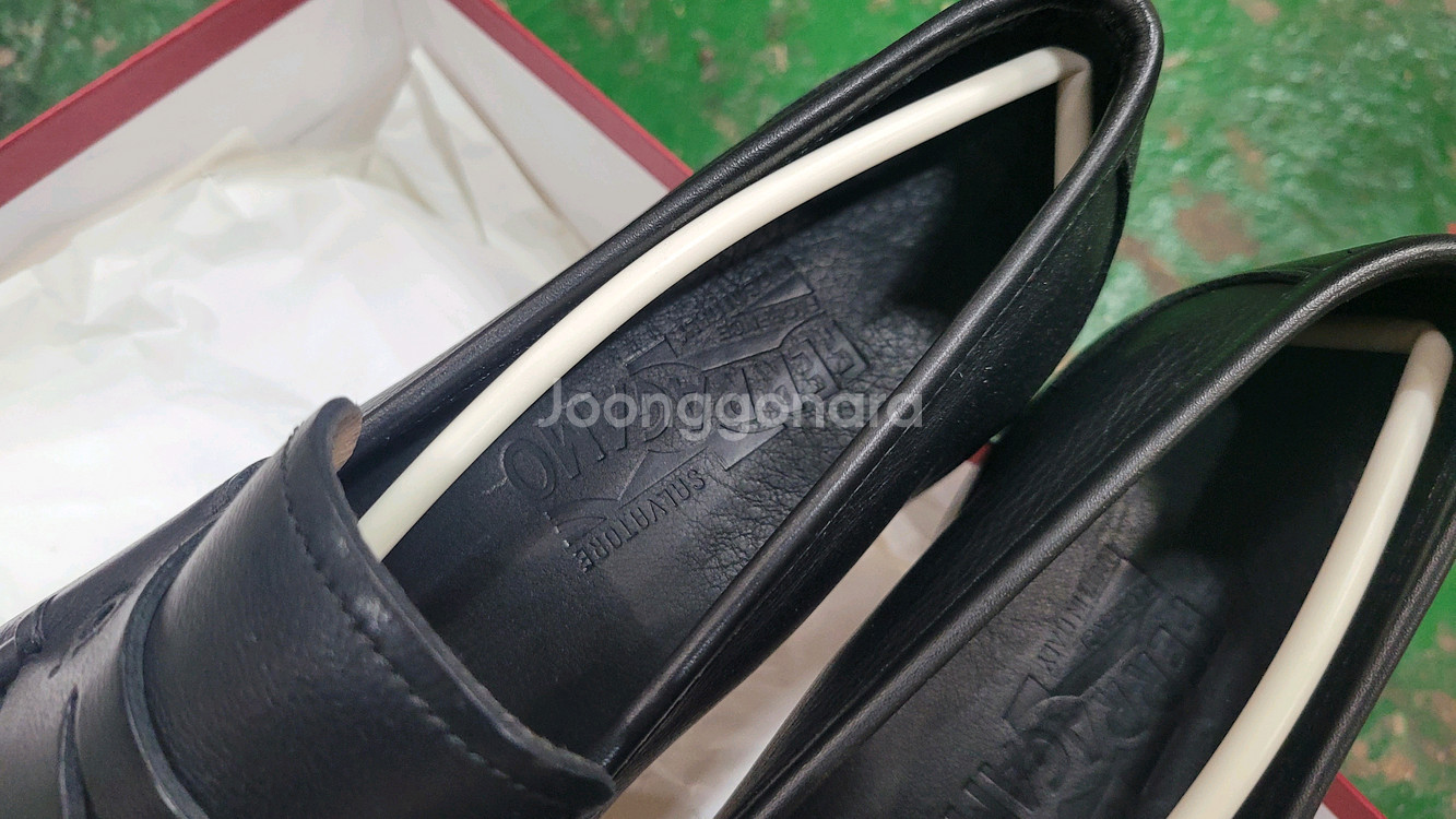 페라가모 로퍼 새제품 6 1/2 EEE--1