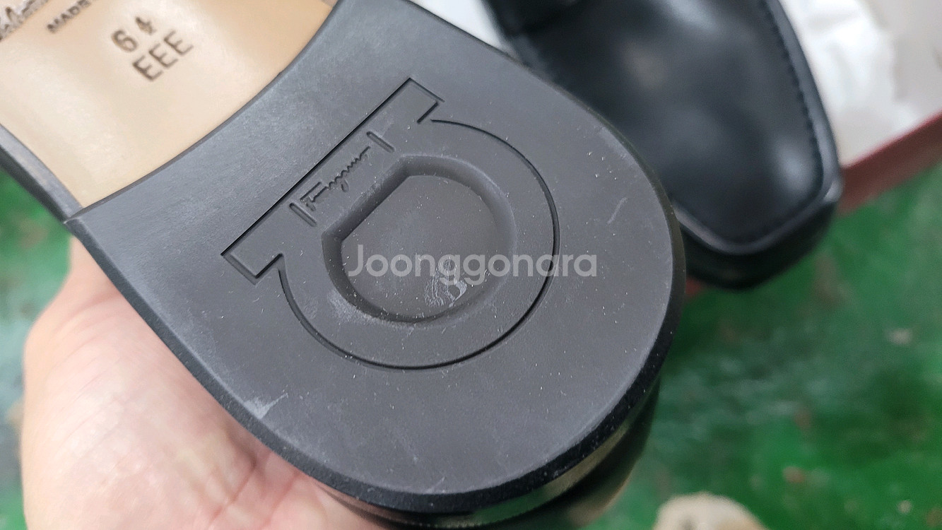 페라가모 로퍼 새제품 6 1/2 EEE--2