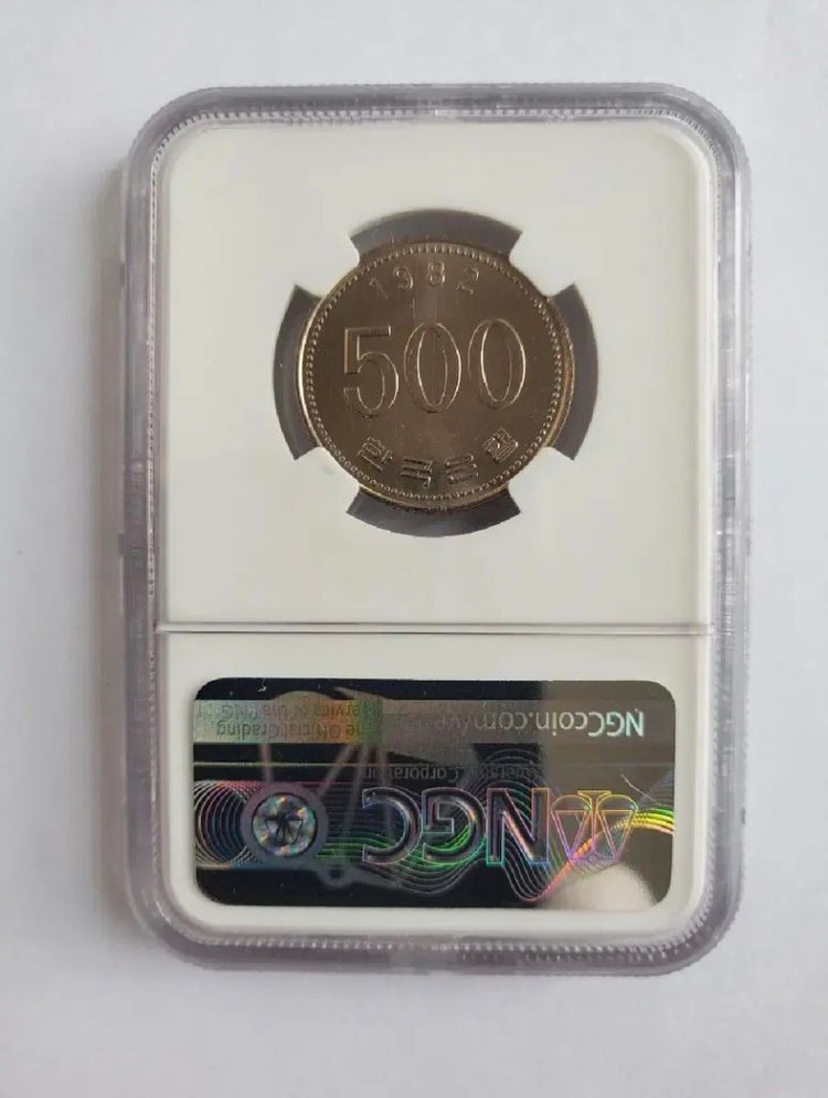 1982년 초년도500원 그레이딩주화 이미지