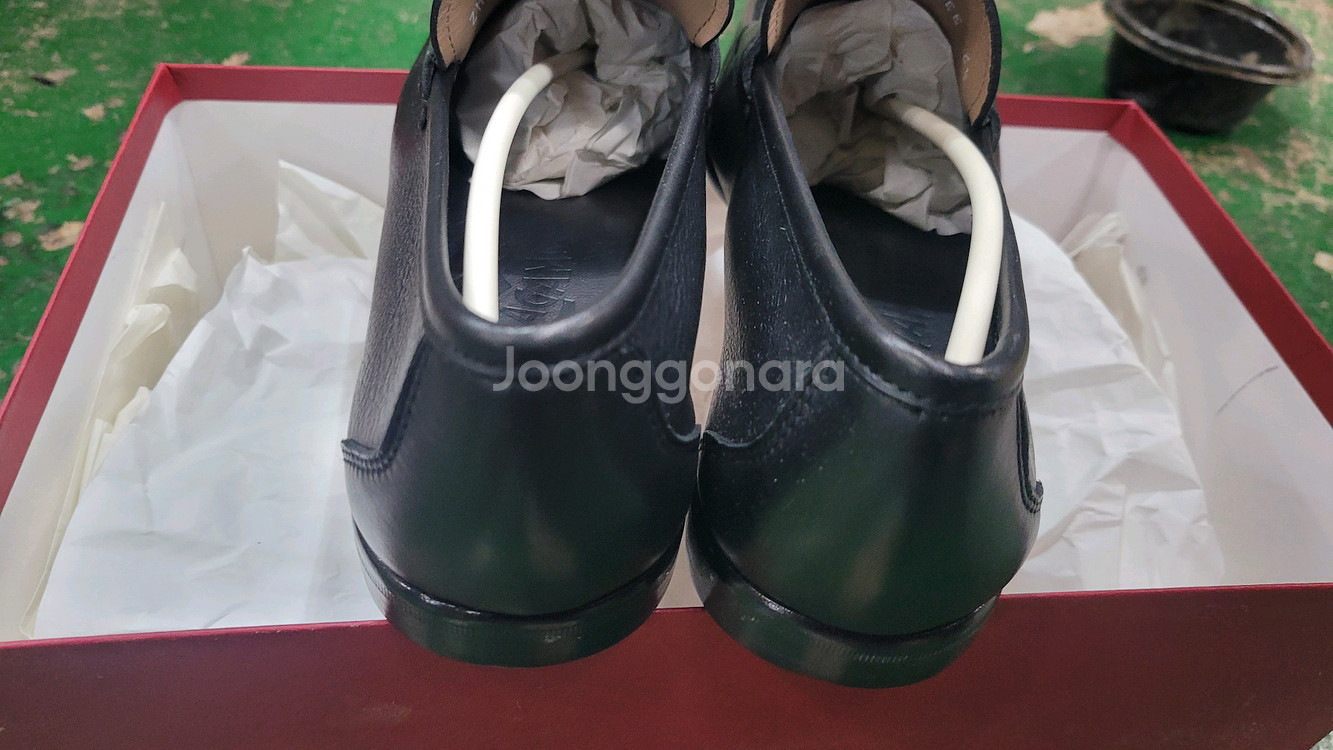 페라가모 로퍼 새제품 6 1/2 EEE--5