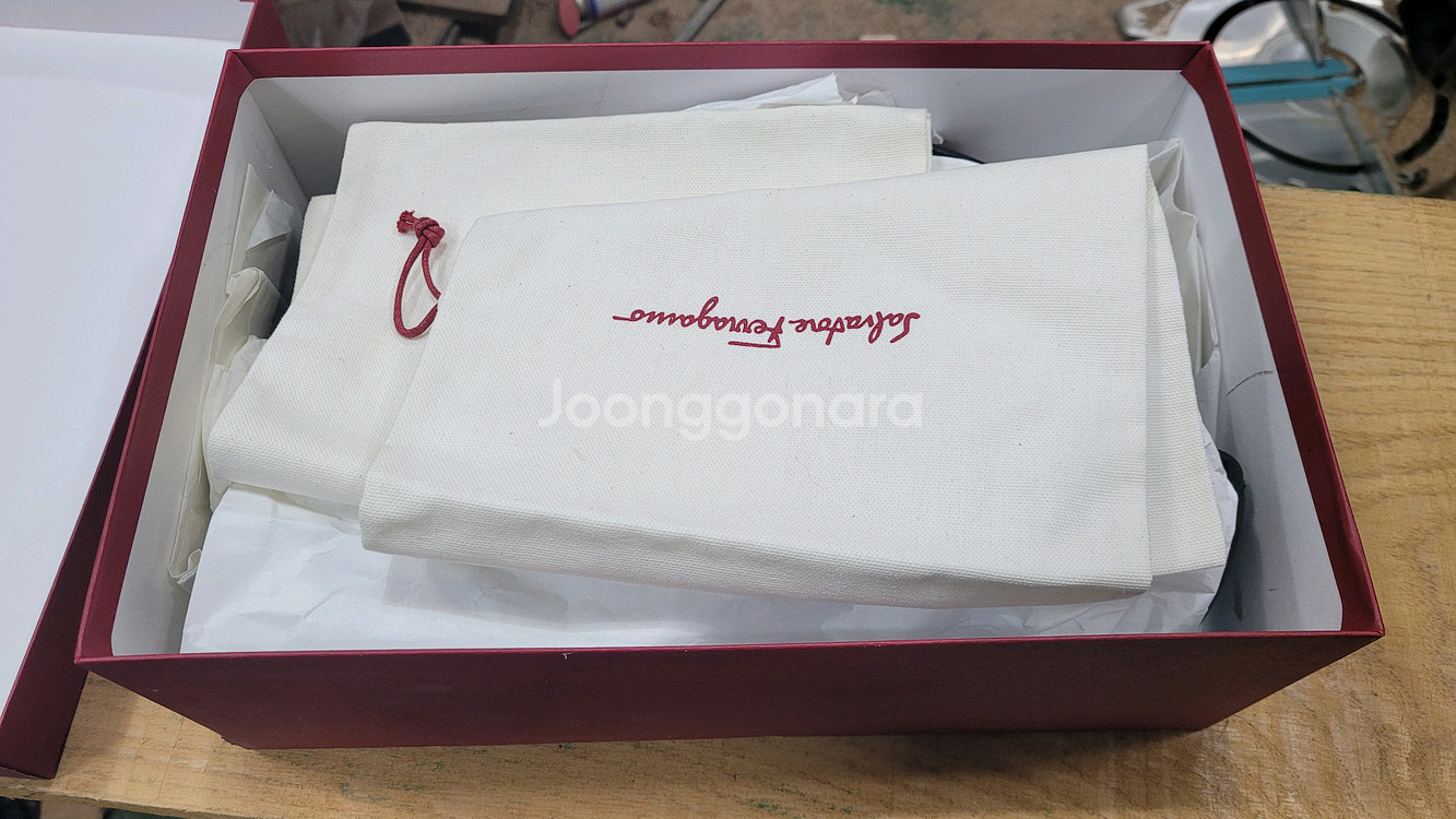 페라가모 로퍼 새제품 6 1/2 EEE--6