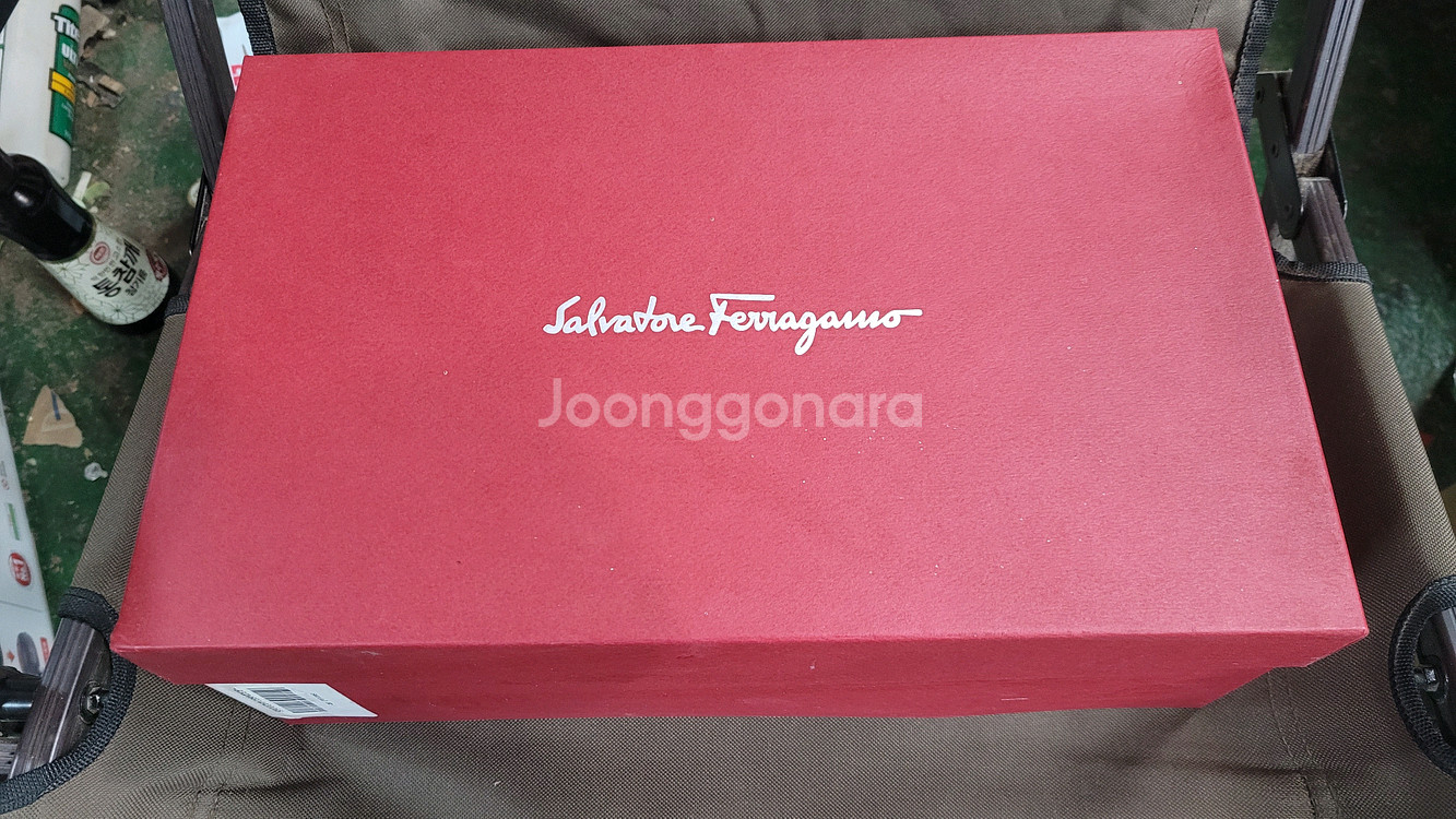 페라가모 로퍼 새제품 6 1/2 EEE--8