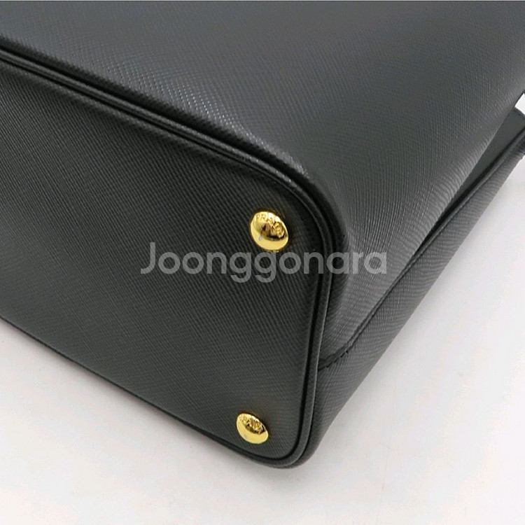 프라다 블랙 파니에 사피아노 레더 토트백 + 스트랩--2