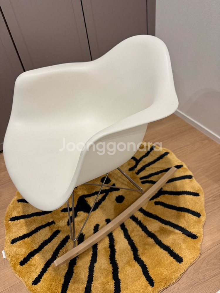 허먼밀러 임스 몰디드 플라스틱 암 체어 라커베이스--2