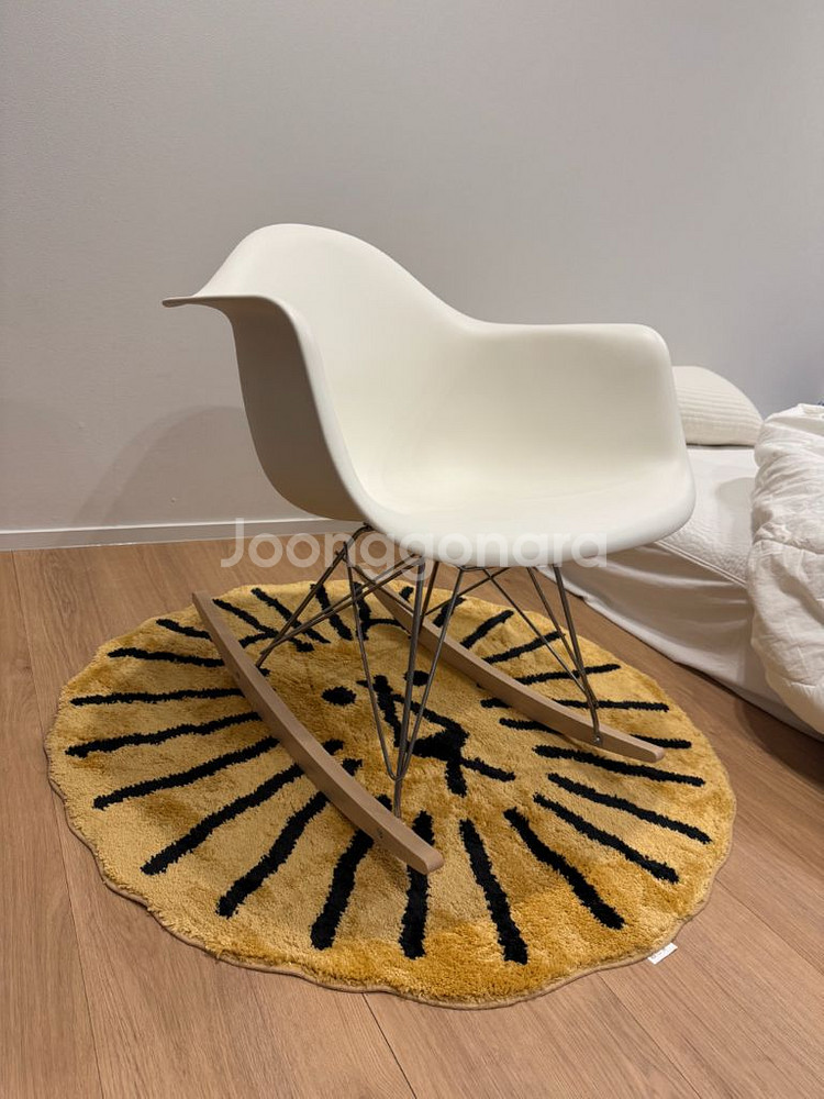 허먼밀러 임스 몰디드 플라스틱 암 체어 라커베이스--1