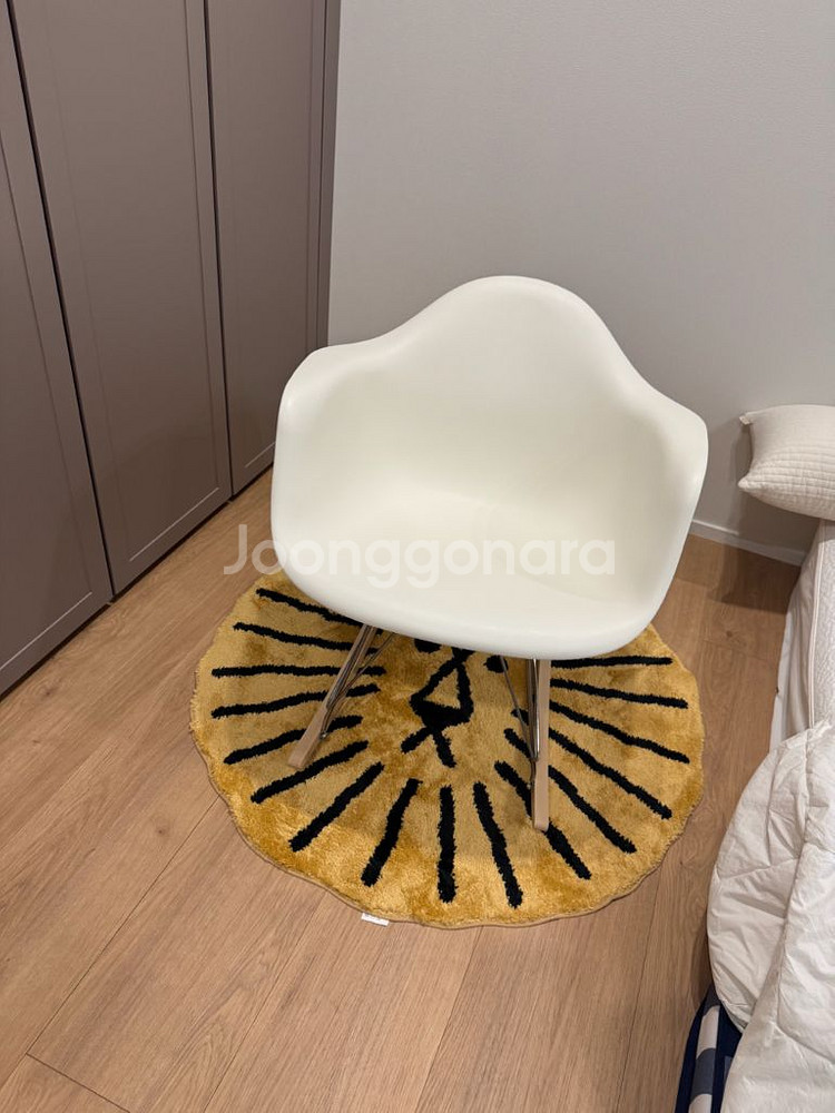 허먼밀러 임스 몰디드 플라스틱 암 체어 라커베이스--0