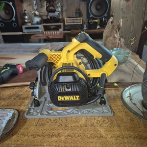 디월트 플런지쏘 DWS520K