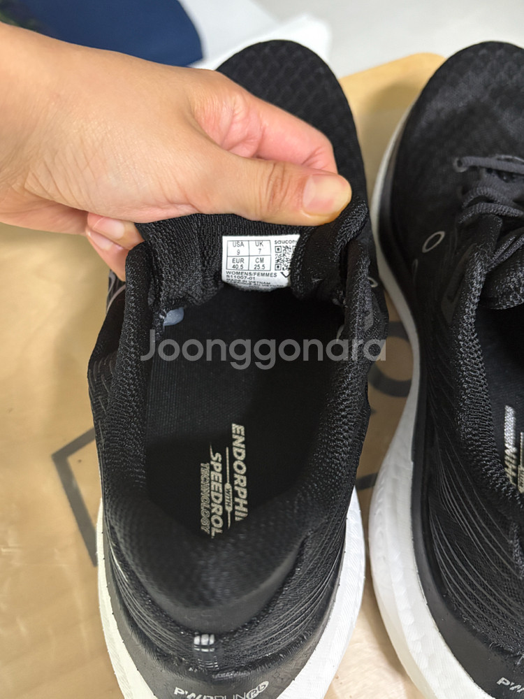 써코니 엔돌핀스피드5 우먼 (250) 팝니다.--5