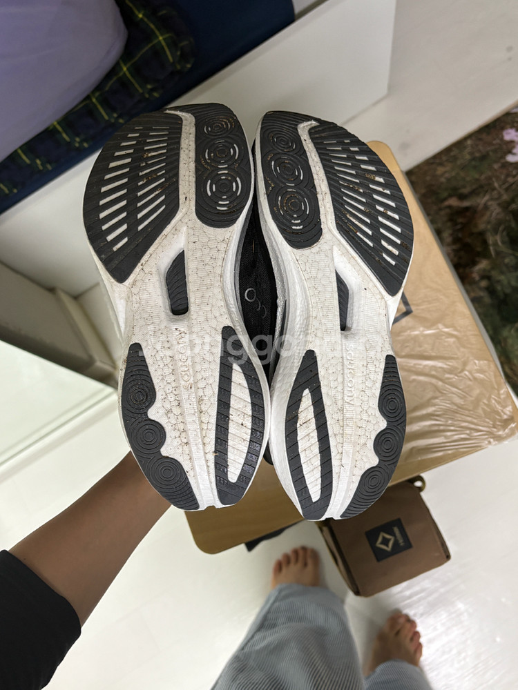 써코니 엔돌핀스피드5 우먼 (250) 팝니다.--6