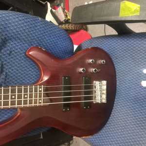 데임 폴앤폴 250베이스기타