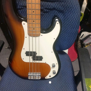 콜트 프레지션 베이스 기타