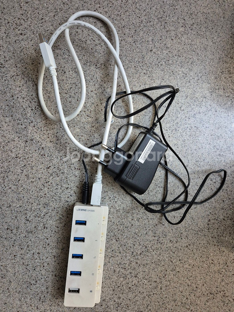 아이피티임 USB 허브 유전원 USB3.0 확장 포트 UH305--1