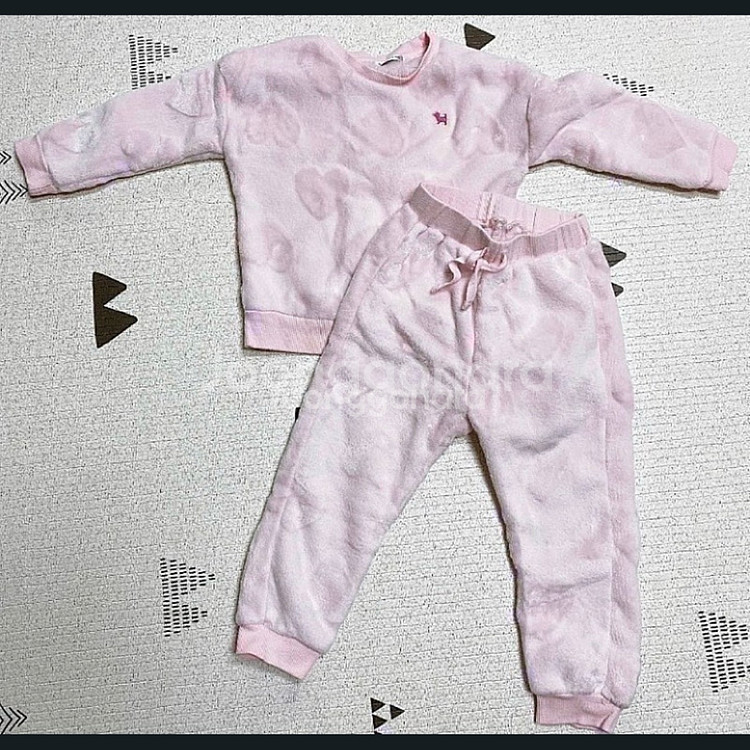 블루독베이비 핑크퍼 상하세트 100사이즈 ㅡ 택포 3민5천--0