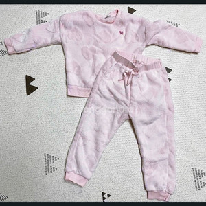 블루독베이비 핑크퍼 상하세트 100사이즈 ㅡ 택포 3민5천