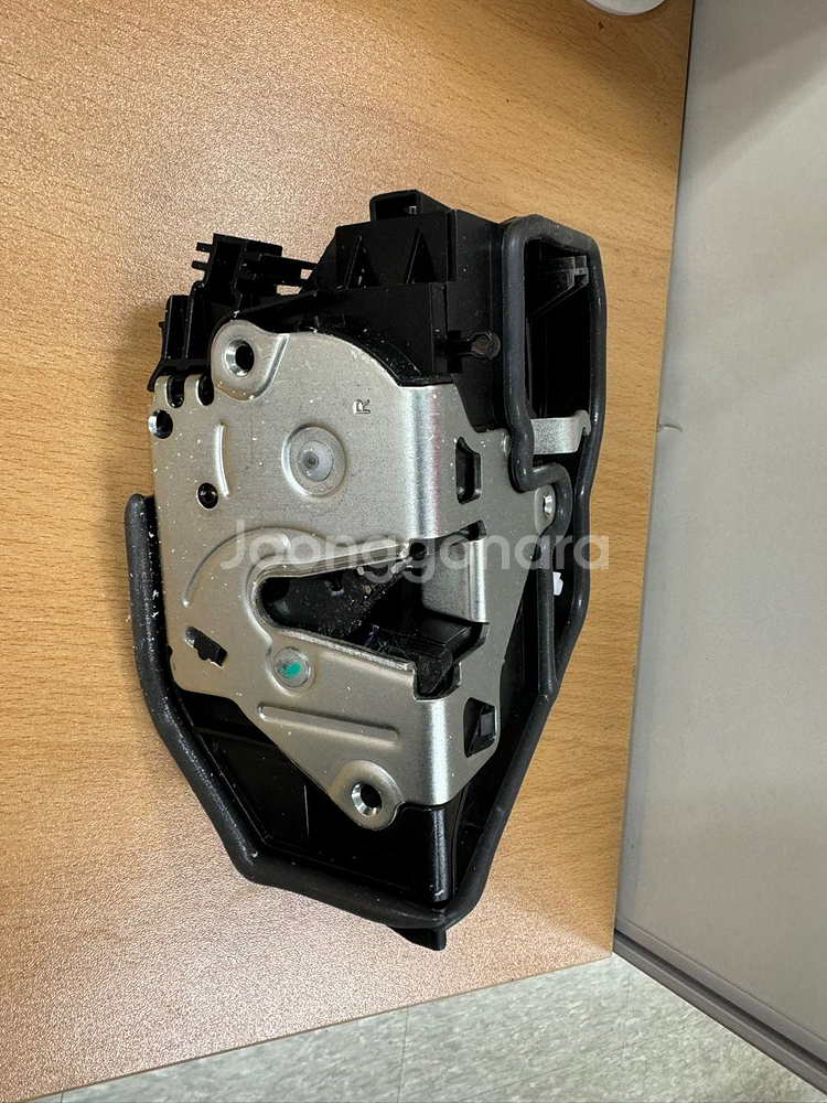 BMW E60 도어락 조수석 뒷문--1