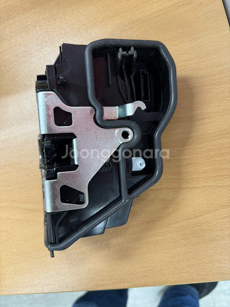 BMW E60 도어락 조수석 뒷문--2