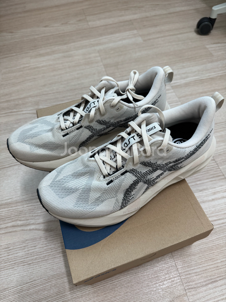 아식스 노바블라스트5 오트밀 블랙 275--0