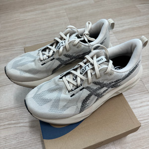 아식스 노바블라스트5 오트밀 블랙 275