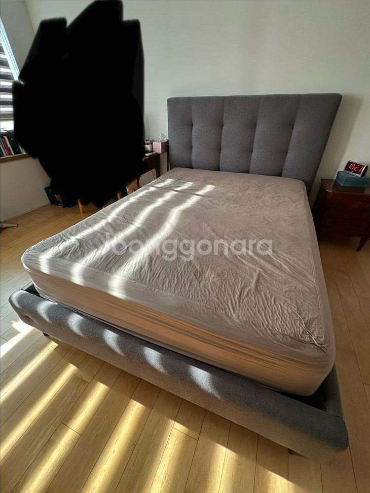 퀸사이즈 헤드보드 매트리스 침대세트--1