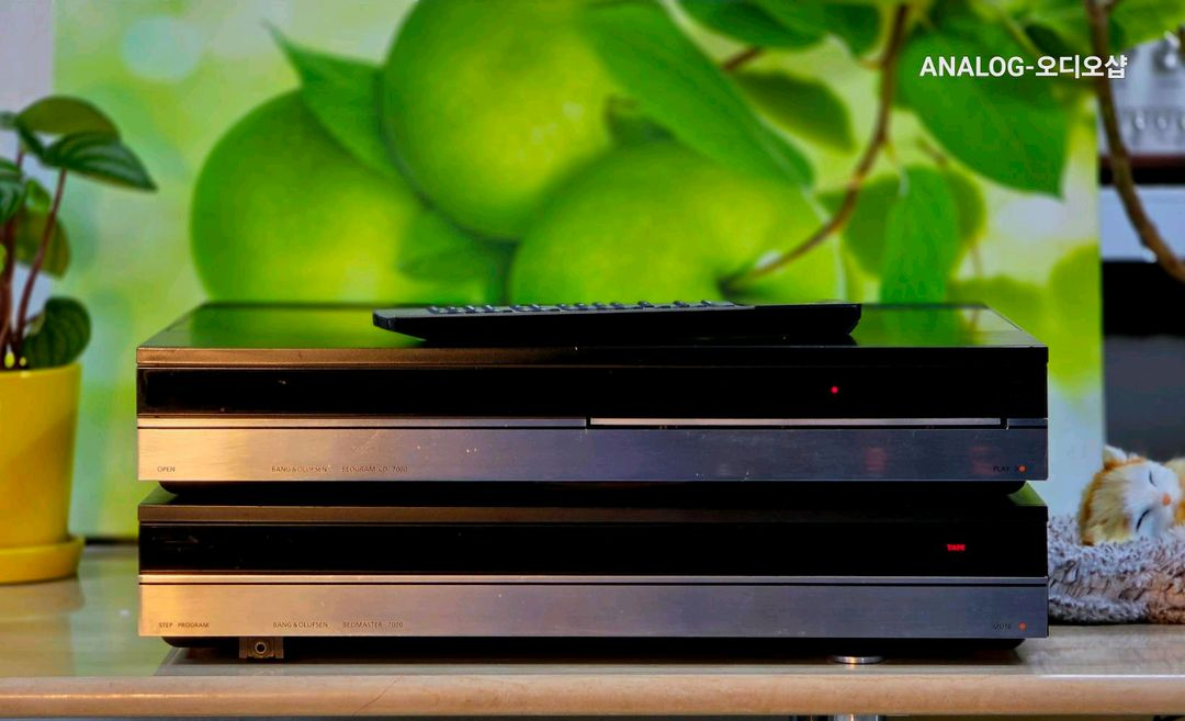 뱅앤올룹슨 베오마스터 7000 리시버앰프와 베오그램 7000 CD플레이어--2