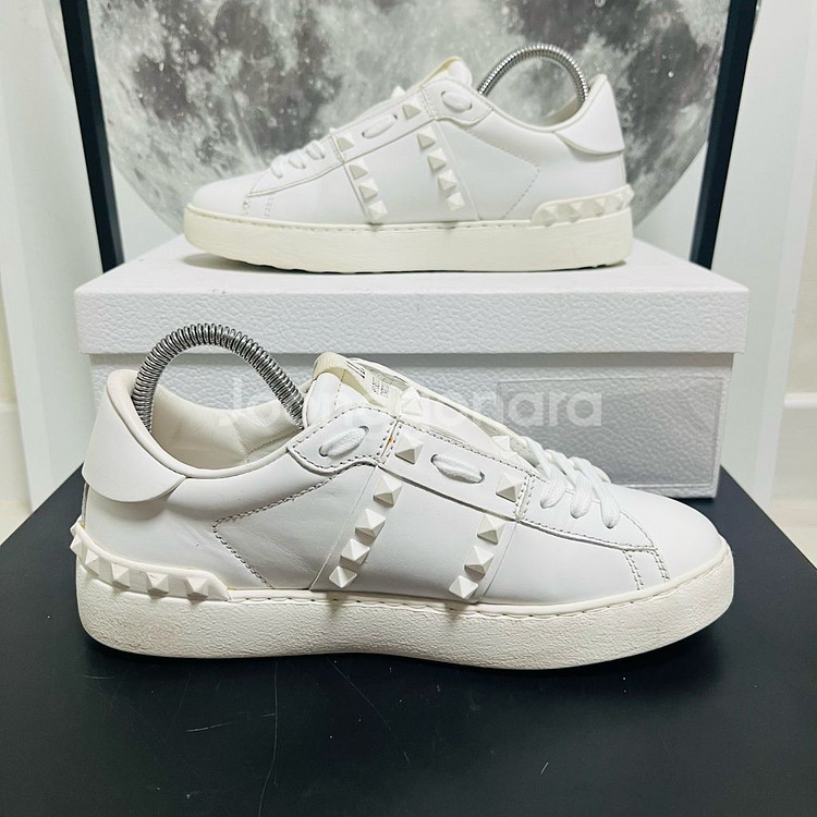 정품 36.5) 발렌티노 화이트 락스터드 스니커즈 235~240--1